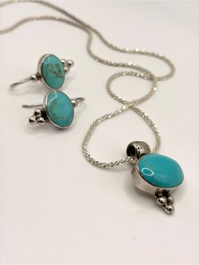 Sterling silver turquoise Jewelry Set. Pendant & earrings.